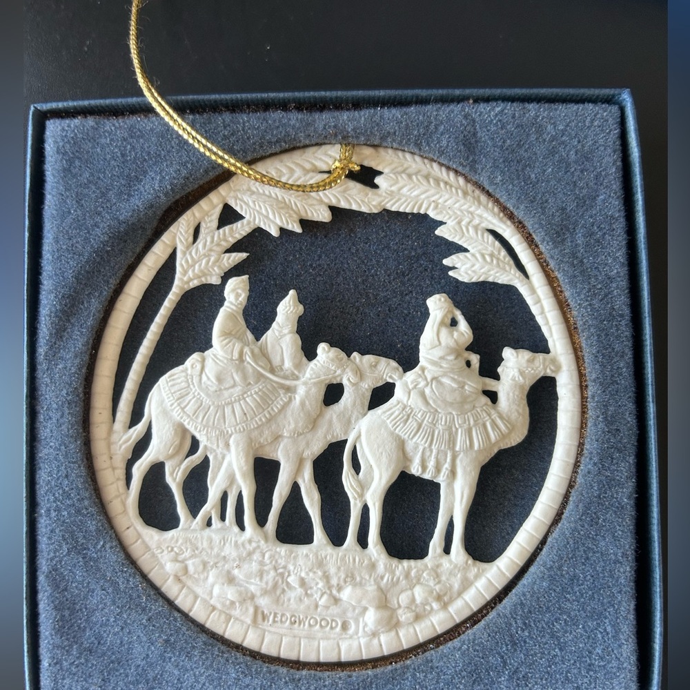 Wedgwood Jasper We Three Kings Magi Ornament - Picture 2 of 4